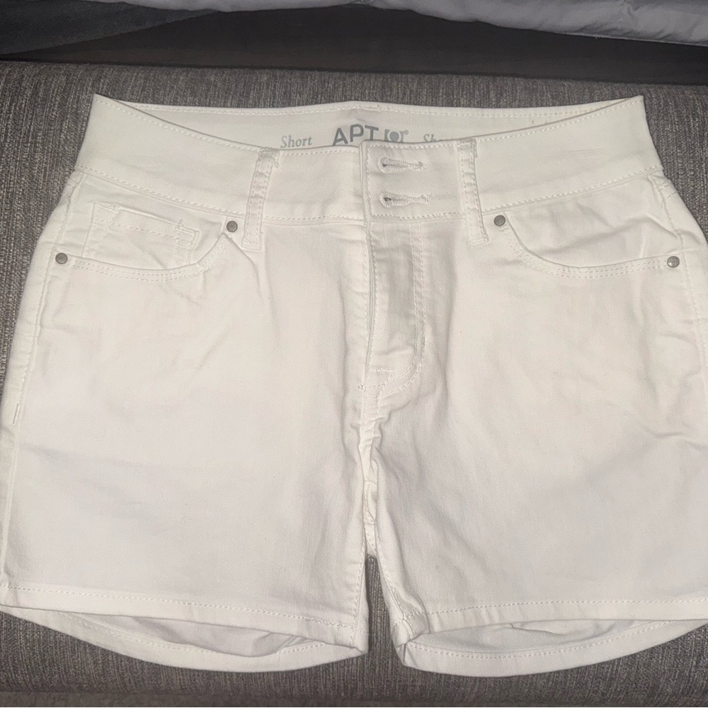 Apt. 9 Women's White mid-rise Shorts
